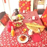 D'hotes לינה וארוחת בוקר 3*